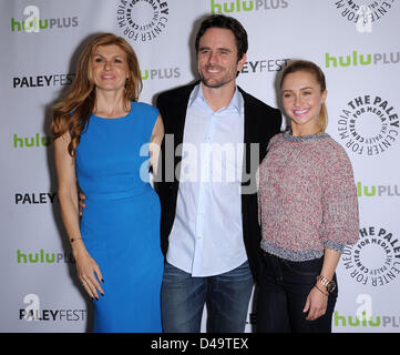 Los Angeles, California, Stati Uniti 9 Marzo, 2013. Connie Britton, Charles Esten & Hayden Panettiere arriva per il PaleyFest 2013 - ''Nashville'' al Saban theatre. (Immagine di credito: credito: Lisa O'Connor/ZUMAPRESS.com/Alamy Live News) Foto Stock