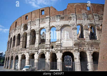 Colosseo (Anfiteatro Flavio) vista in Roma Foto Stock