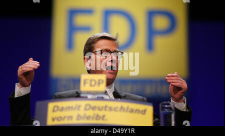 Il Ministro degli esteri tedesco Guido Westerwelle offre un intervento a livello federale conferenza di partito della FDP a Berlino, Germania, 09 marzo 2013. Roesler è stato rieletto e confermato come il FDP Partito del presidente per un altro periodo di due anni in carica. Foto: Hannibal Hanschke Foto Stock