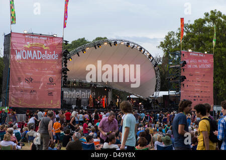 Adelaide, Australia del Sud. 8 Marzo, 2013. La famiglia Alaev prestazioni a WOMADelaide 2013 tenutasi tra 8 - 11 Marzo 2013 ad Adelaide nel Sud Australia (credito Immagine: © Gary Francesco/ZUMAPRESS.com/Alamy Live News) Foto Stock