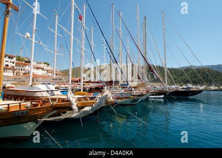 Navigazione delle navi nel porto, Marmaris, Muğla Provincia, Turchia Foto Stock