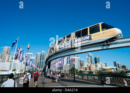 Treno monorotaia in Darling Bay Sydney Australia Foto Stock