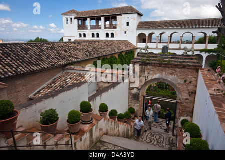 Cortile interno del Generalife palazzo nel complesso Alhambra di Granada, Spagna Foto Stock