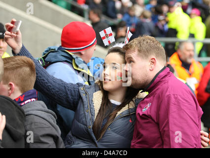 JAMES CORDEN CON VENTOLA INGHILTERRA V ITALIA. RBS 6 Nazioni campionato Stadio di Twickenham Londra Inghilterra Regno Unito 10 marzo 2013 Foto Stock