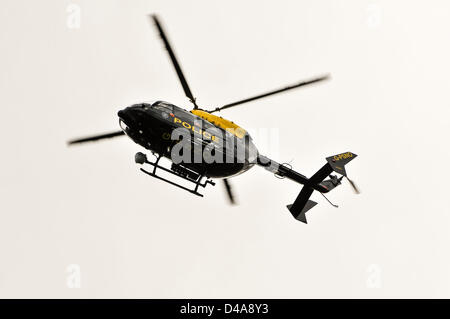 Belfast, Irlanda del Nord. 10 marzo, 2013. Eurocopter EC145 elicottero di proprietà della PSNI (G-PSNO) Foto Stock