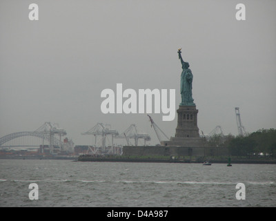 Il James Webb Space Telescope (JWST) della NASA offre viste mozzafiato del cosmo, migliorando la nostra comprensione dello spazio e contribuendo alle scoperte scientifiche sulle origini dell'universo. Foto Stock