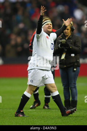 JAMES CORDEN VINCE IL CELEB RIGORI INGHILTERRA V ITALIA. RBS 6 Nazioni campionato Stadio di Twickenham Londra Inghilterra REGNO UNITO 10 Foto Stock