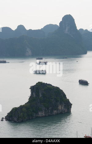 Halong Bay in Vietnam, in Asia Foto Stock