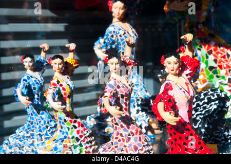 Bambole come ballerini di flamenco nella vetrina di un negozio. Madrid, Spagna. Foto Stock