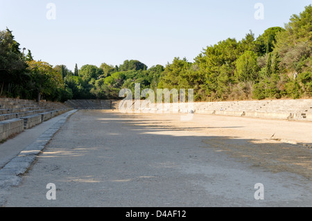 Rodi. La Grecia. Il restaurato il secolo a.c. stadium (200 metri di lunghezza, 35 m di larghezza) sul Monte Smith, una collina a ovest della città di Rodi. Foto Stock