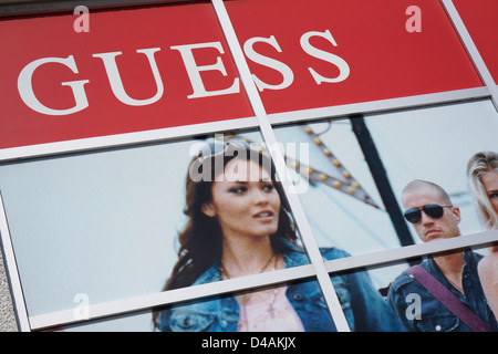 Guess store esterno Foto Stock