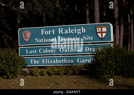 Segno di Fort Raleigh National Historic Site sull Isola Roanoke in Carolina del Nord Foto Stock