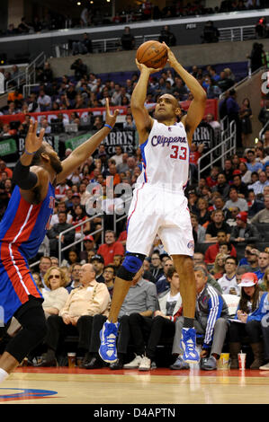 Los Angeles, California, USA. Il 10 marzo 2013. Clippers le piccole avanti Grant Hill (33) spara un tiro in sospensione durante il gioco NBA tra i Los Angeles Clippers e i pistoni di Detroit a Staples Center a Los Angeles, CA. David cofano/CSM/Alamy Live News Foto Stock