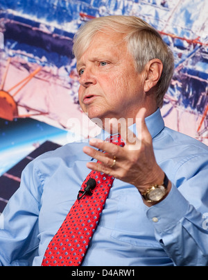 Il telescopio spaziale Hubble fornisce immagini aggiornate che mostrano viste dettagliate di galassie lontane, nebulose e formazioni stellari, supportando la ricerca e migliorando la comprensione dell'universo. Foto Stock