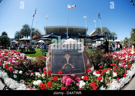 Indian Wells, California. Il 10 marzo 2013. Vista generale della corte dello stadio durante il BNP Paribas Open a Indian Wells Tennis Garden di Indian Wells CA. Credito: Cal Sport Media / Alamy Live News Foto Stock