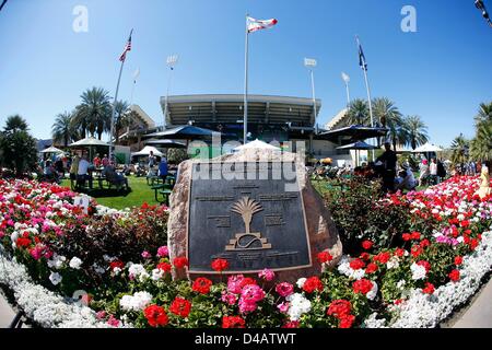 Indian Wells, California. Il 10 marzo 2013. Vista generale della corte dello stadio durante il BNP Paribas Open a Indian Wells Tennis Garden di Indian Wells CA. Credito: Cal Sport Media / Alamy Live News Foto Stock
