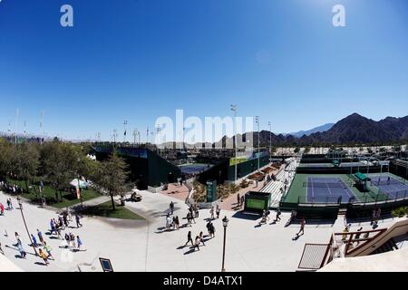 Indian Wells, California. Il 10 marzo 2013. Vista generale della corte esterna durante il BNP Paribas Open a Indian Wells Tennis Garden di Indian Wells CA. Credito: Cal Sport Media / Alamy Live News Foto Stock