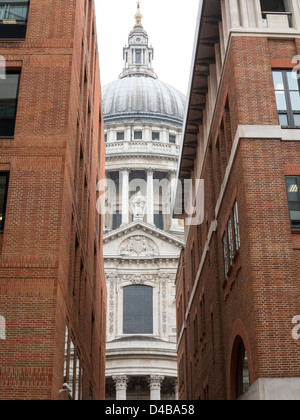 La Cattedrale di St Paul e dalla Paternoster Square, Londra, Inghilterra Foto Stock