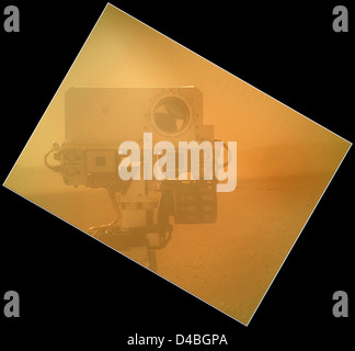 Curiosity rover su Marte ha scattato un autoritratto, mostrando il terreno circostante e le attrezzature tecnologiche, segnando i progressi nell'esplorazione della superficie marziana. Foto Stock