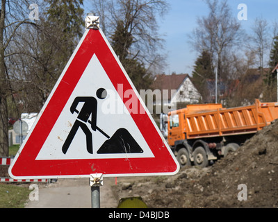 Cartello stradale uomini al lavoro per lavori stradali. Segnale stradale, Germania Foto Stock