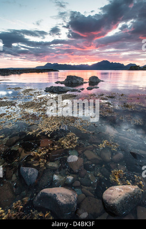 Loch Eishort & Cuillin Hills da Tokavaig, Scozia Foto Stock