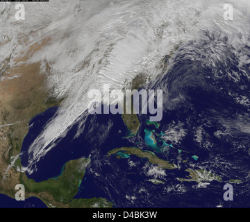 Il satellite della NASA ha fotografato un sistema meteorologico severo negli Stati Uniti orientali, supportando le previsioni, la previsione delle tempeste, la ricerca sul clima, il monitoraggio atmosferico, e studi ambientali. Foto Stock