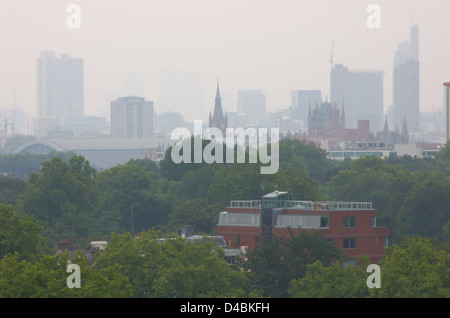 Vista della città di Londra in un giorno opaco Foto Stock