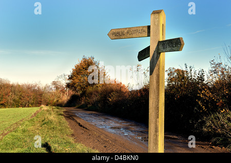 Chiusura del sentiero pubblico segno nella campagna del Surrey REGNO UNITO Foto Stock