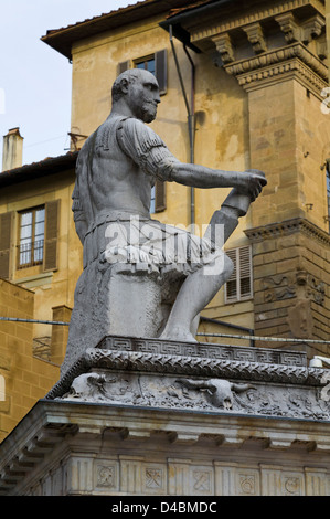 La statua di Lodovico de' Medici, noto anche come Giovanni dalle Bande Nere, Piazza San Lorenzo di Firenze (Italia). Foto Stock