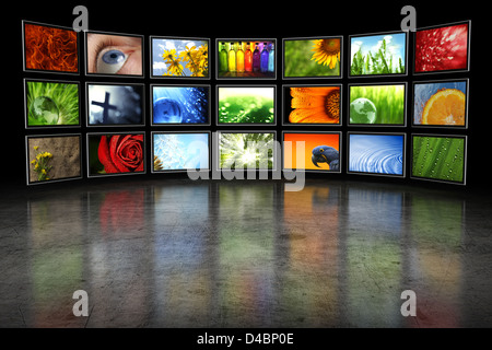 Più televisori con immagini Foto Stock