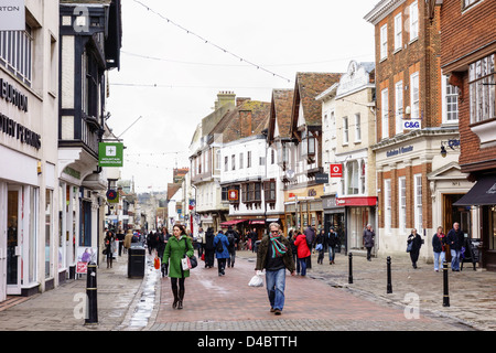 Canterbury High Street in inverno. Kent England Regno Unito Foto Stock