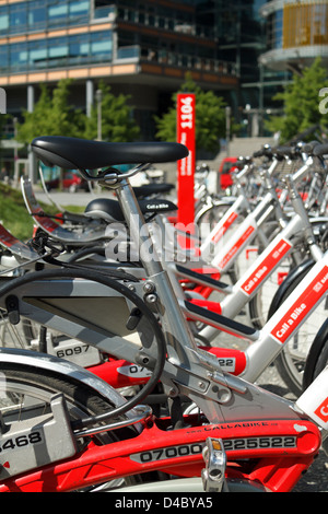 Berlino, Germania, pubblica Fahrradmietstation Deutsche Bahn Potsdamer Platz Foto Stock