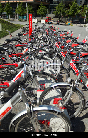 Berlino, Germania, pubblica Fahrradmietstation Deutsche Bahn Potsdamer Platz Foto Stock