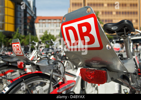 Berlino, Germania, pubblica Fahrradmietstation Deutsche Bahn Potsdamer Platz Foto Stock