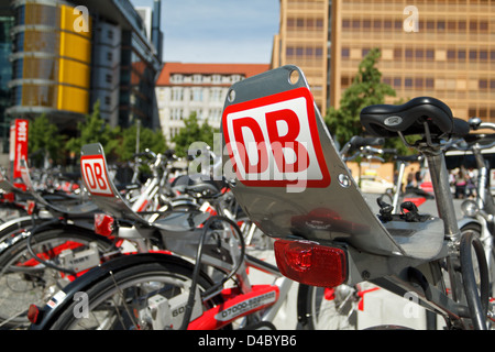 Berlino, Germania, pubblica Fahrradmietstation Deutsche Bahn Potsdamer Platz Foto Stock