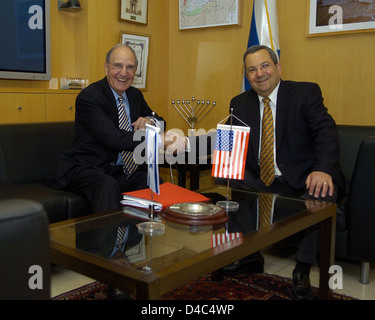 Israeliana il Ministro della Difesa Ehud Barak e Inviato Speciale George Mitchell Foto Stock