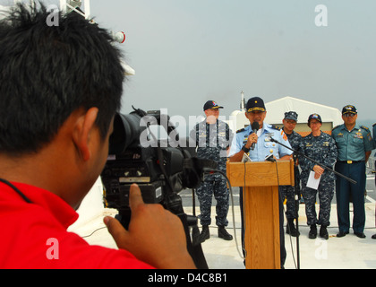 Nazionale Tentara Indonesia Chirurgo generale Marsekal Muda Mariano offre commento durante un Media Tour di disponibilità Foto Stock