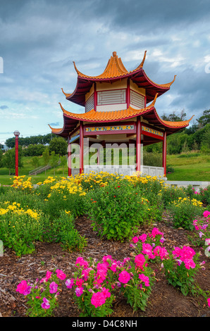 Pagoda nel Giardino Cinese, Louise McKinney Riverfront Park, Edmonton, Alberta, Canada Foto Stock