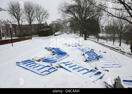 Brighton, Sussex, Regno Unito. Xii Marzo 2013. Strade coperte di neve intorno al Queens Park Brighton dopo un pesante la caduta di neve per tutta la notte Foto Stock