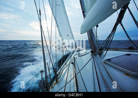 Barca a vela sul Mar Baltico Foto Stock