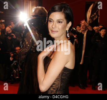 US-Attrice Teri Hatcher arriva sul tappeto rosso al 52nd Vienna Opera Ball a Vienna, Austria, 31 gennaio 2008. Foto: Arno Burgi Foto Stock