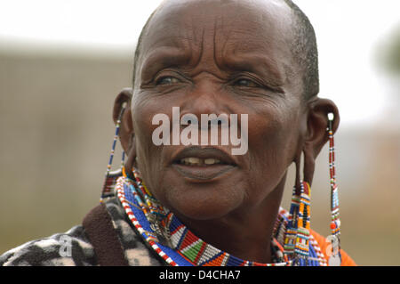 Un Maasai è raffigurato nel distretto di Kajiado in Kenya, 04 dicembre 2007. Foto: Sandra Gaetke Foto Stock