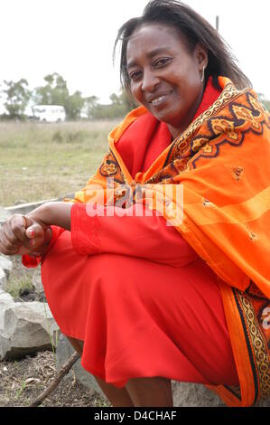 Una donna Maasai è raffigurato nel distretto di Kajiado in Kenya, 04 dicembre 2007. Foto: Sandra Gaetke Foto Stock