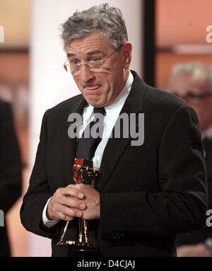 Noi attore Robert de Niro alla XLIII "Goldene Kamera' Awards a Berlino, Germania, 06 febbraio 2008. "Goldene Kamera" è assegnato dalla rivista TV 'Hoerzu'. Foto: Peer Grimm Foto Stock