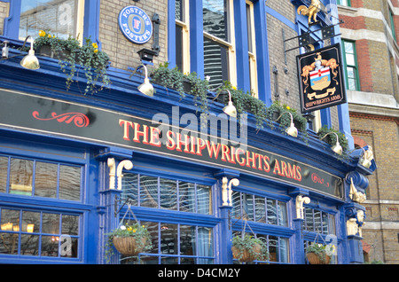 The Shipwrights Arms pub in Tooley Street, London Bridge, London, Regno Unito Foto Stock