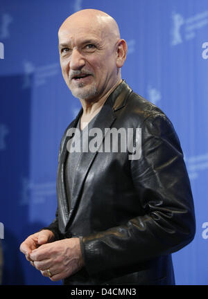 Attore britannico Sir Ben Kingsley pone durante una foto chiamata sul suo film "Transsiberian' al 58° Festival Internazionale del Cinema di Berlino a Berlino, Germania, 09 febbraio 2008. Il film è in esecuzione nel panorama speciale a 58th Berlinale. Foto: RAINER JENSEN Foto Stock