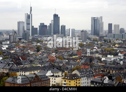 La foto mostra la skyline di Francoforte sul Meno, Germania, 14 luglio 2007. Foto: Frank Rumpenhorst Foto Stock