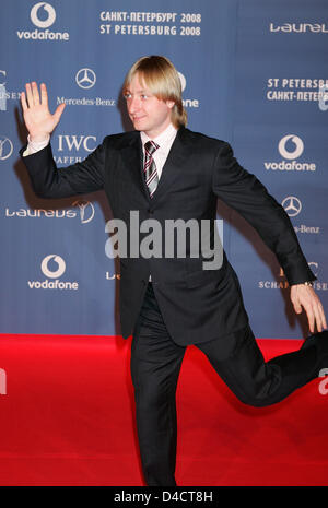 Figura russo Yevgeny pattinatore Plushenko pone sul tappeto rosso come egli arriva per il 'Laureus World Sports Awards" a San Pietroburgo, Federazione Russa, 17 febbraio 2008. Gli atleti eccezionali, che erano state selezionate da una giuria composta da ex atleti di alto livello, si sono aggiudicati il Laureus sports Award il 18 febbraio. Foto: GERO BRELOER Foto Stock