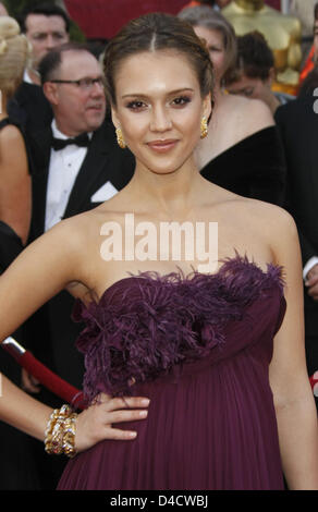 Noi attrice Jessica Alba arriva per l'ottantesimo annuale di Academy Awards il Kodak Theatre di Hollywood, CA, Stati Uniti, 24 febbraio 2008. L'Academy Awards, popolarmente noto come Oscar, sono presentati dall'Accademia delle Arti e delle scienze cinematografiche (AMPAS) per riconoscere l'eccellenza di professionisti nel settore della cinematografia, compresi i registi, attori e scrittori. Foto: Hubert Bo Foto Stock