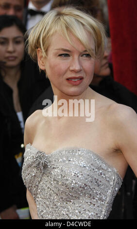 Noi attrice Renee Zellweger arriva per l'ottantesimo annuale di Academy Awards il Kodak Theatre di Hollywood, CA, Stati Uniti, 24 febbraio 2008. L'Academy Awards, popolarmente noto come Oscar, sono presentati dall'Accademia delle Arti e delle scienze cinematografiche (AMPAS) per riconoscere l'eccellenza di professionisti nel settore della cinematografia, compresi i registi, attori e scrittori. Foto: Hubert Foto Stock